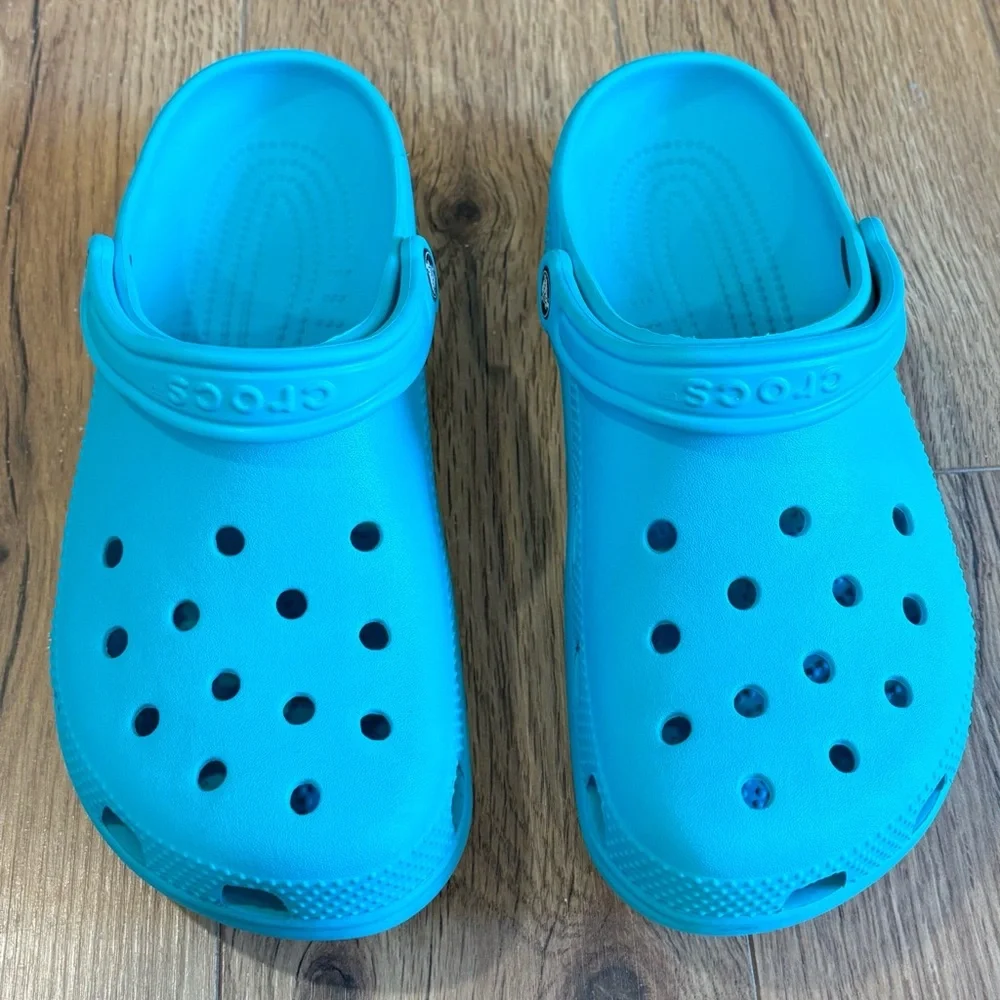 (Sold) Women's Blue Classic Crocs Shoes. Size 9. - Picture 2 of 5